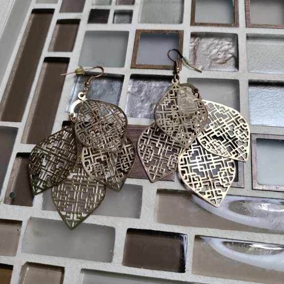 Vtg 1980s Leaf Earrings - Picture 1 of 5